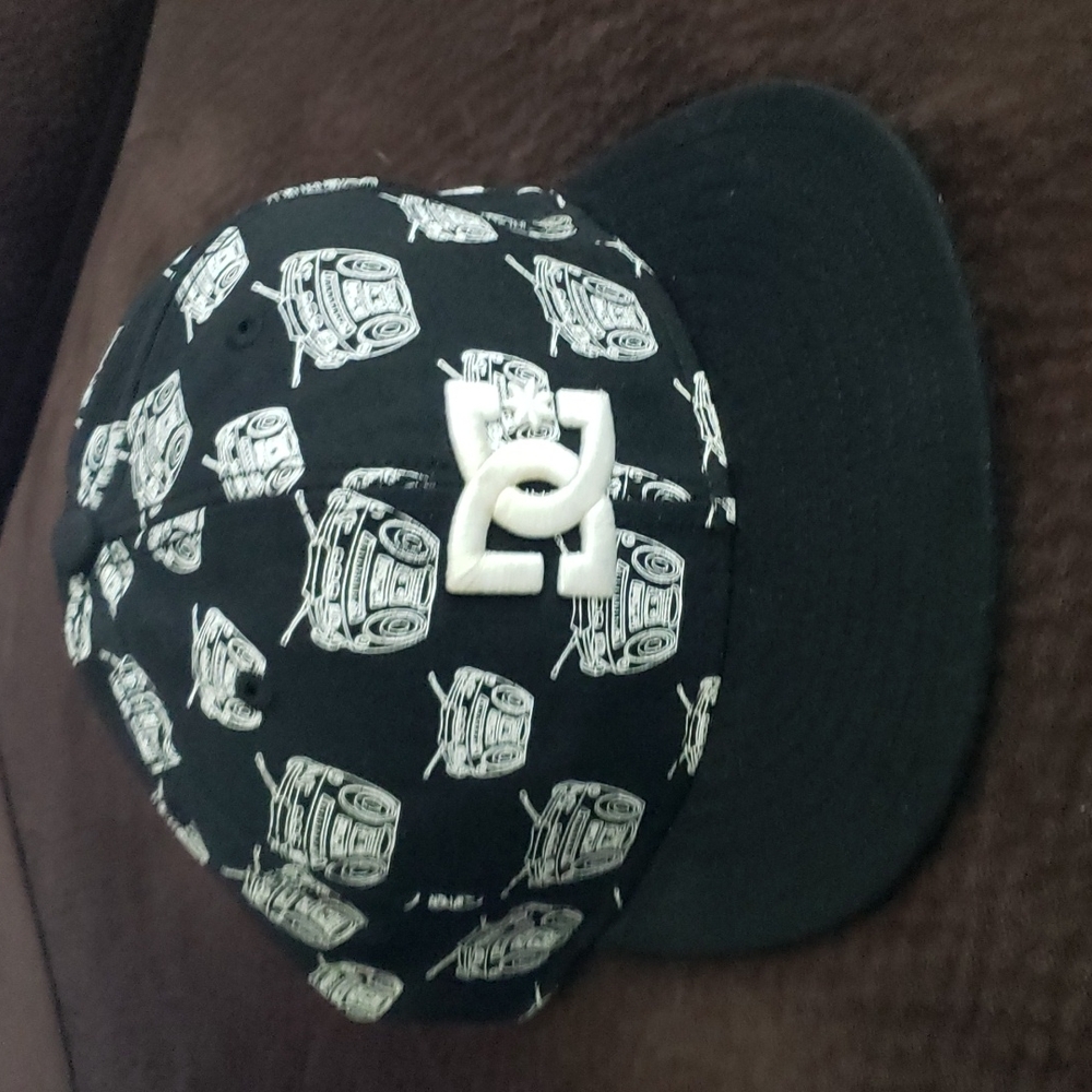 VINTAGE TRAVIS BARKER REMIX FITTED HAT